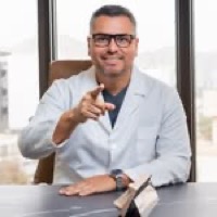 Dr. Miguel Davila - cirujano plastico con agentes IA conversacionales